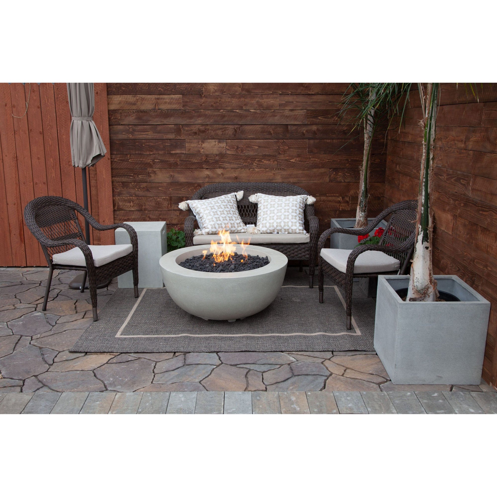Moderno 8 Fire Pit in GFRC Concrete by Prism Hardscapes - Majestic Fountains