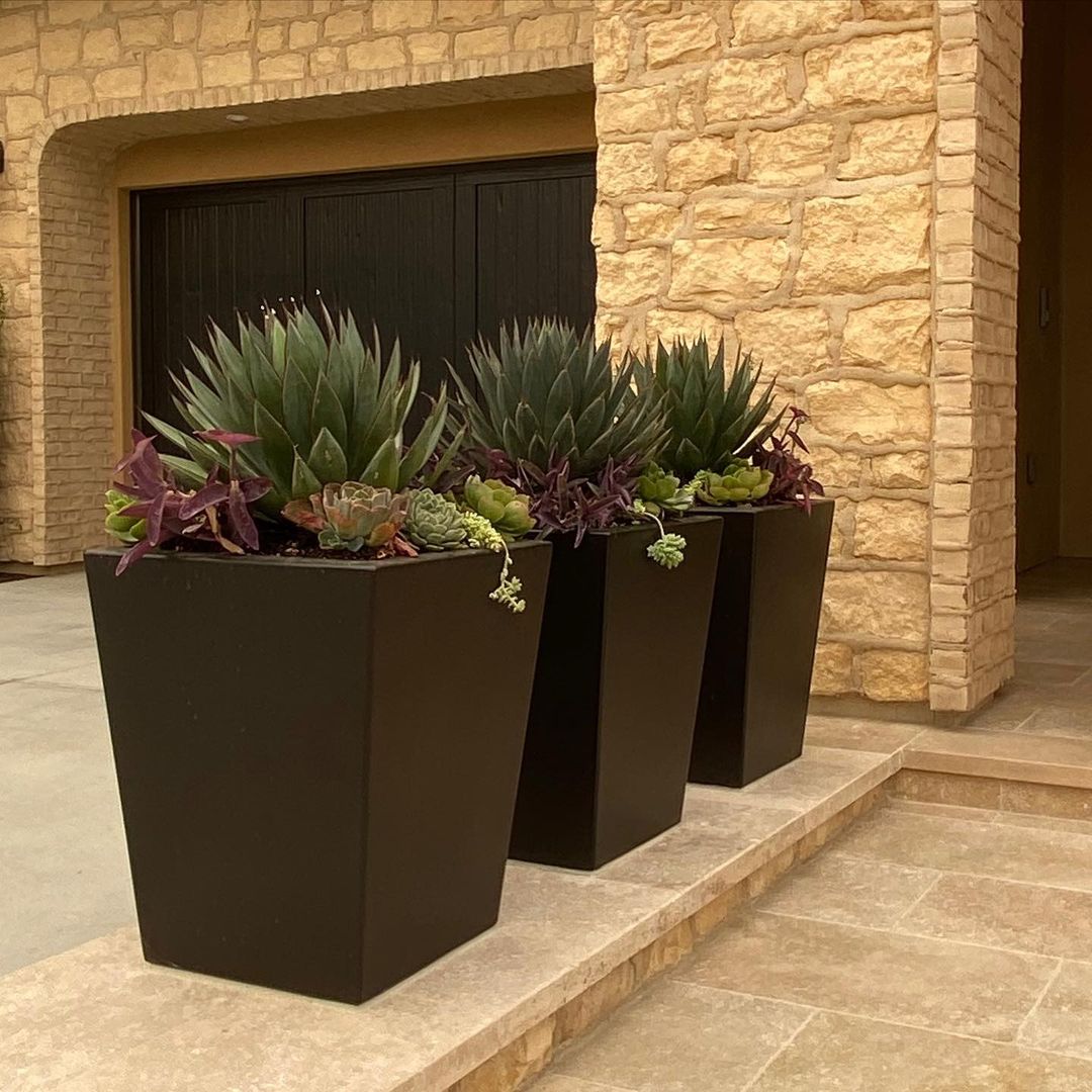 outdoor square plant pots Geo Square Planter 22"L x 22"W x 19"H / Single